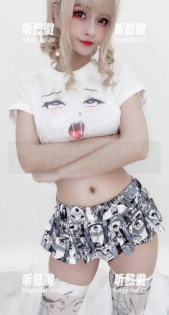 Azami的美图总能打破无聊，水手服值得一看尤其是照片里的俏皮。