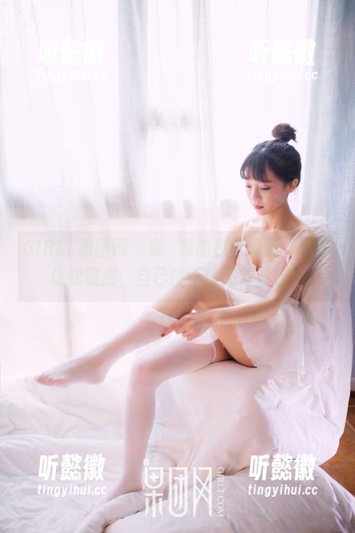 GIRLT果团网 - 龚玥菲的裸足写真，偶尔让我疑惑，自己该不该买双新鞋？
