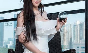 TGOD推女神 – 是连衣裙还是灵魂拷问？谭晓彤的写真集资源，一眼看去好想又推翻自我！