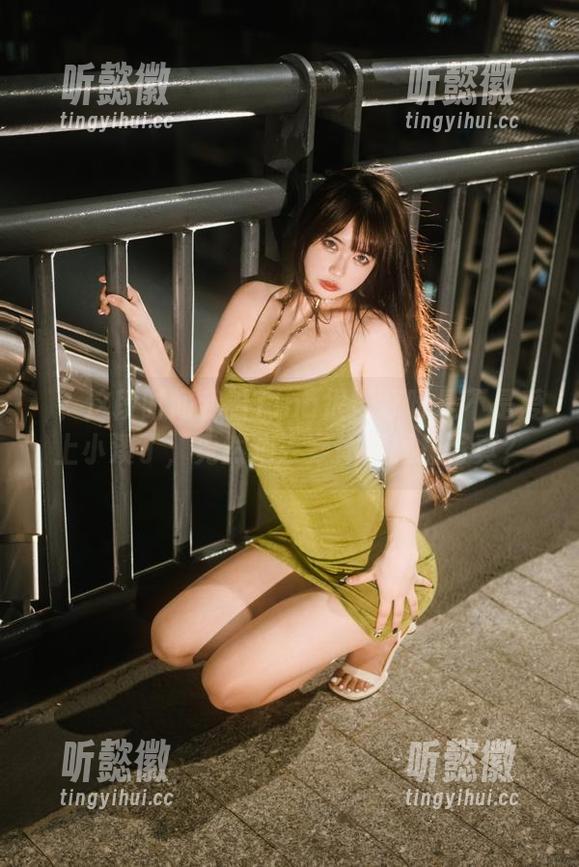 欸？这段时间我看Tina很妖孽呀是不是爱上小溪了，竟然跑去穿体操服拍写真？