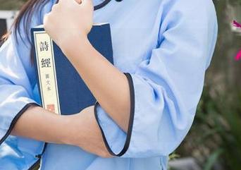 UGirls尤果网 – 就我而言，伊莉娜的瑜伽原图迟早会让我分心，动作看似优雅，我却在想别的事情。
