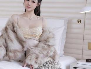 Xiuren秀人网 – 别问我干嘛，先看FoxYini孟狐狸的透明作品，过瘾！