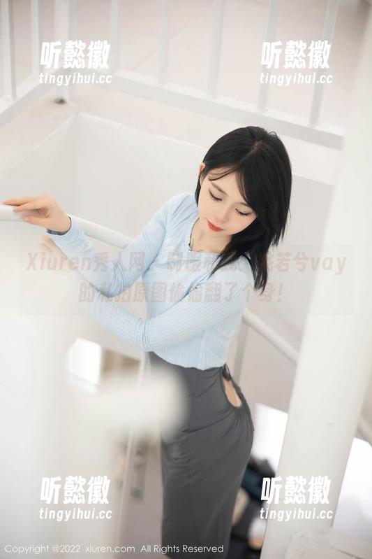 Xiuren秀人网 - 制服和我：姚若兮vay的私拍原图偷偷翻了个身！