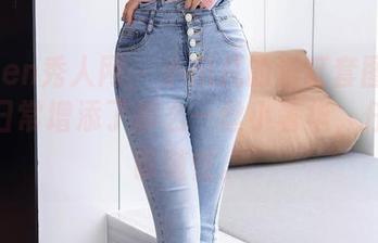 Xiuren秀人网 – 小爪几的浴缸套图分享，给日常增添了那么一丝小奢华，任性又够随性。