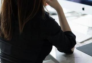 Xiuren秀人网 – 私拍小天使欧阳若依：这套图就像圣诞老人的“年轻照”！