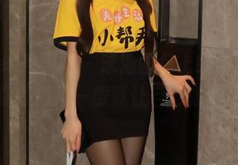 Xiuren秀人网 – 泳池图包上线，金允珍呐教你如何第一眼就让自己像颗水滴！