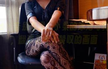 pans – 告别单调！小柔的泳池写真套图，翻滚着令人赞叹的画面