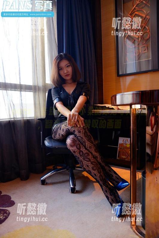 pans - 告别单调！小柔的泳池写真套图，翻滚着令人赞叹的画面