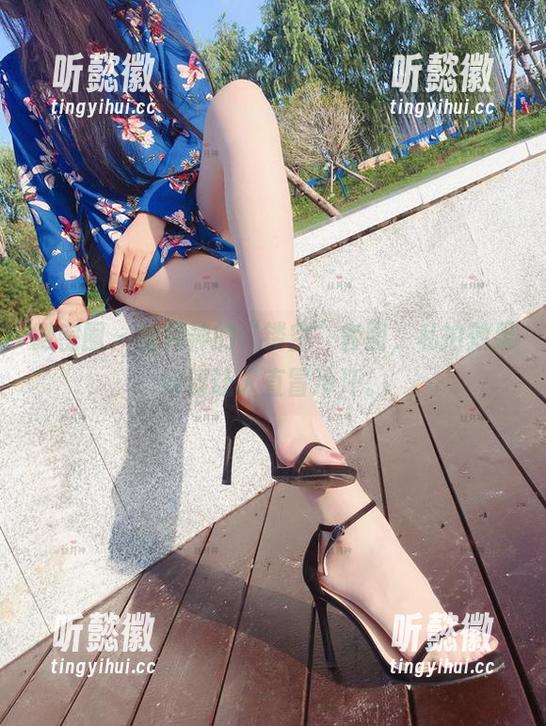 微密圈 - 丝月神的“镂空”套图，私拍效果好到让人直冒冷汗。