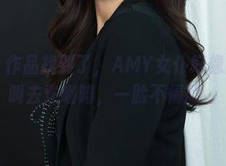 丽柜 – 作品找到了，AMY女仆好像刚被人叫去煮咖啡，一脸不情愿。
