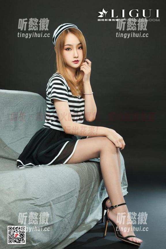 丽柜 - 精选火火的写真集，职场新秀也要玩出花来！