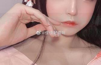 佳佳酱ovo和她那条蓝色吊带体操服，图册里的氛围大概是…让人期待的糟糕体验？