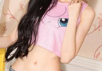 克拉女神 – YOYO女仆写真——这些姿势是不是太可爱了？