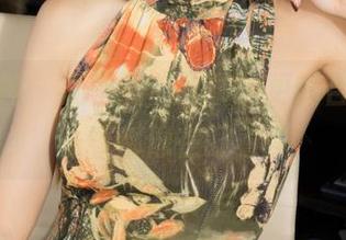 克拉女神 – 汤怡的“秘书”更新合集，怎么看都像在盯着你