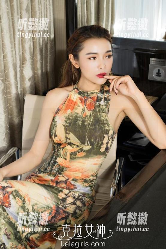 克拉女神 - 汤怡的“秘书”更新合集，怎么看都像在盯着你