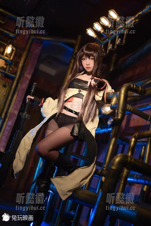 小心！兔玩映画的无圣光写真，绿草坪上别被迷住。