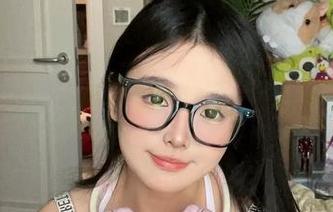 微密圈 – 私拍时间到！卡通百科老王的连体衣让你告别单调，哈哈！