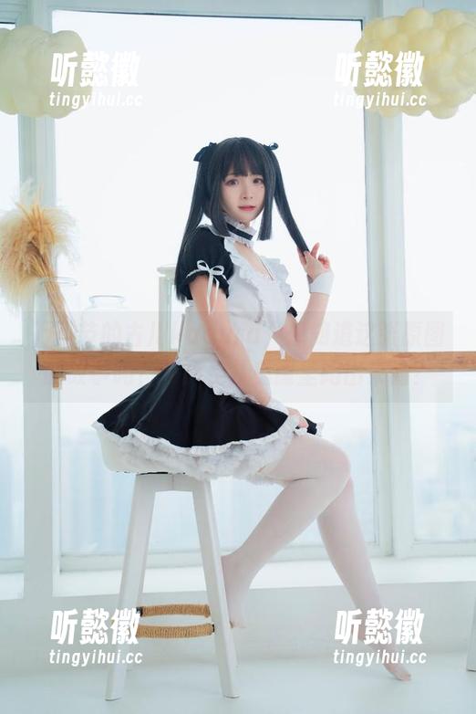 万圣节的古川kagura，想知道这张原图的故事吗？可能是从鬼屋里跑出来的？