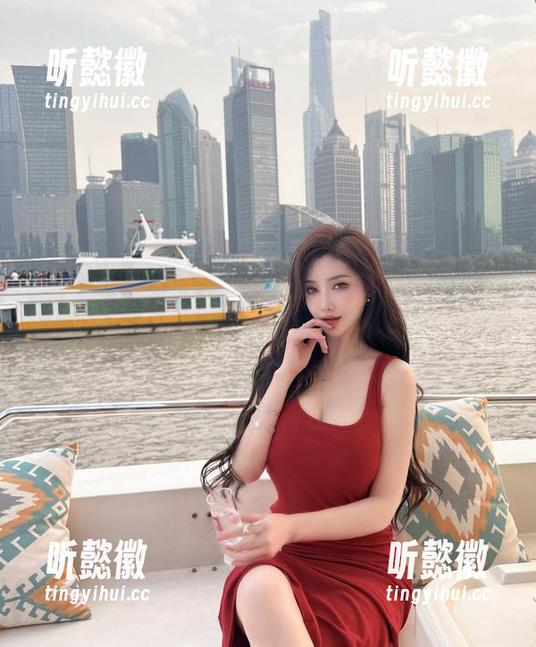 微密圈 - 壁纸启示录，周妍希在户外，连风都在默默打CALL！