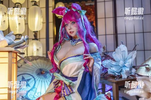 看咔喵KANEKO如何把女神写真拍成猫窝里的故事！
