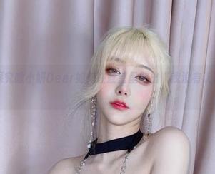 高清合集，探究啾小妍Deer如何在教室里做出“我没有认真听”的表情。