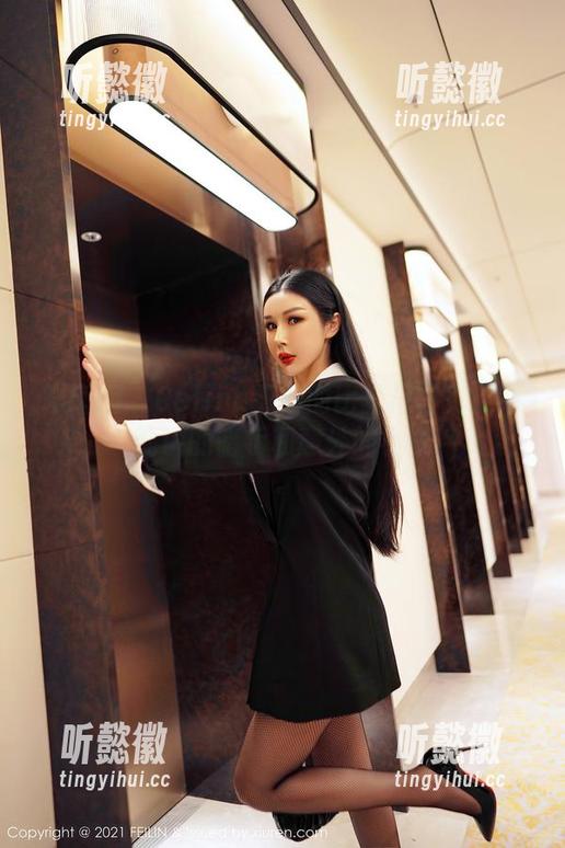 嗲囡囡 - Celina青妍的比基尼写真：不能说的暗示和意外的小慌