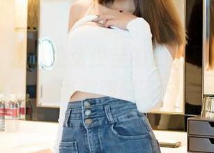 嗲囡囡 – 这就是张俊佳的油亮写真，亮到我都跑偏了