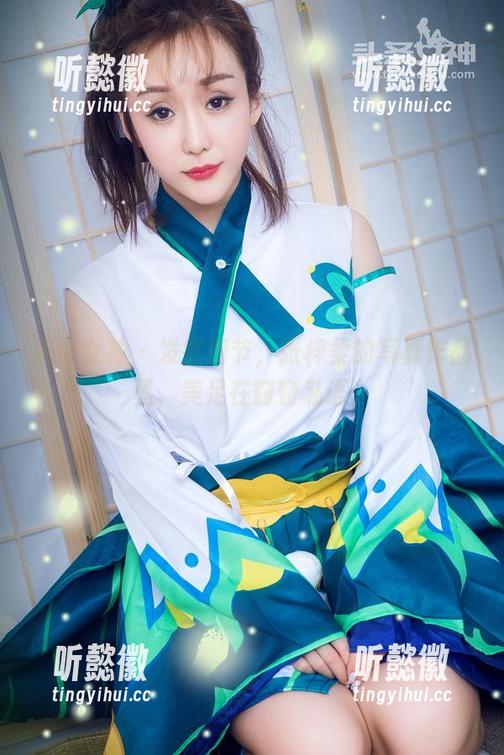 头条女神 - 发掘细节，张梓柔的写真作品里，美足在窃窃私语。