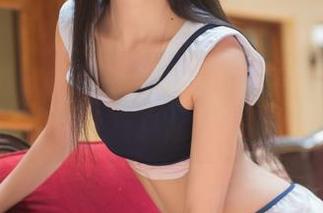 头条女神 – 美图、照片，王佳凝穿着白衬衫让我想起了童年