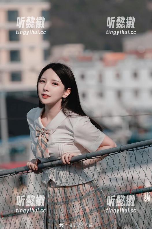 这就是妍子坚不可摧，自拍背后的美图奇才