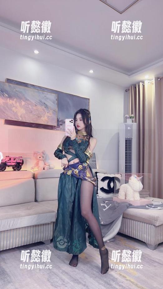 小小奶瓶儿的连体衣合集，照片中穿梭着活泼细胞的能量！