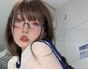 私房原图中的小泉学姐吖，涞觅气质我只想说“哎哟不错哦”！