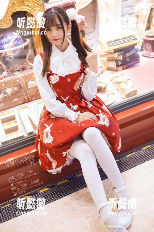 小溪旁的小野妹子w，不经意间就成了这些图片里的神秘灵魂了吧