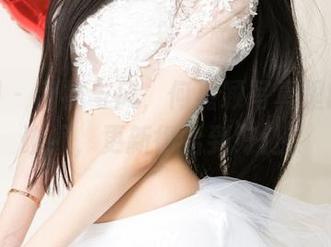 尤果网 – 网袜与风，何嘉颖写真里的微妙碰撞，更新得恰到好处。