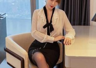 尤蜜荟 – 娜露夏日套图，下载后别忘了度假心态，一边吃西瓜一边不着急打开！