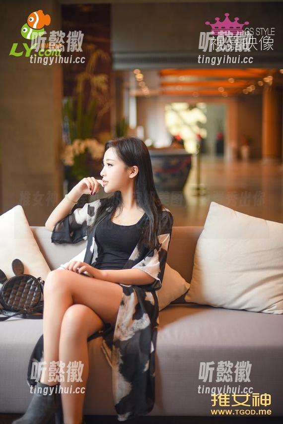 推女神-程小烦 推女神 - 程小烦的空姐美图,免费秀出你的飞天梦想!