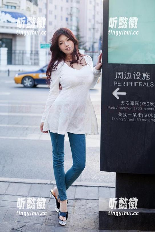推女郎 - 王馨瑶的私拍，这办公室也太诱人了吧？
