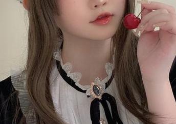 斯文与性感的交界：是依酱呀丝袜的私房图集咨意