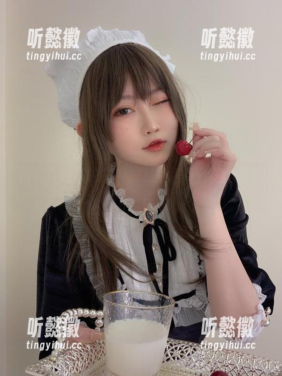 斯文与性感的交界：是依酱呀丝袜的私房图集咨意