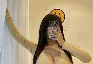 微密圈 – 是可馨吖的背包旅行：写真套图，看她如何优雅吃泡面！