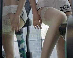微密圈 – 果儿Victoria的最新写真，双马尾不仅潮，还是拯救小脸的救星！
