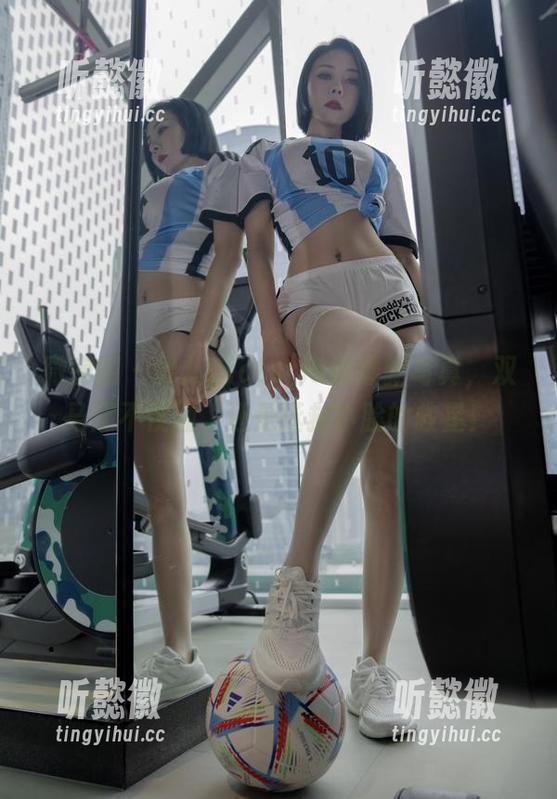 果儿Victoria 微密圈 - 果儿Victoria的最新写真,双马尾不仅潮,还是拯救小脸的救星!