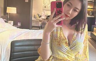 微密圈 – 果儿Victoria的福利图集，谁说裤里丝不能让你舔屏？