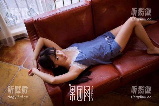 果团网 - 关于尹意纯的美图，总让我心思飘忽，一下子漂到“清纯”，一下子又像是失控的飘流。