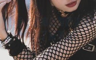 美图精选在手，魅魔出差的柒柒要乖哦好像遇到了新朋友！