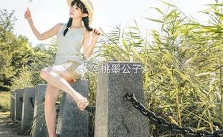 制服是碰撞，桃墨公子的图包则是柔和，一种不一样的冲突。
