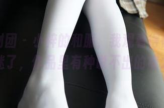 森萝财团 – 小梓的和服，我观看得都有点入迷了，作品里有种说不出的魔力。