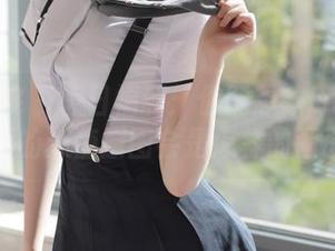 模范学院 – 每日福利：你能想象Laura苏雨彤的天使原图会是怎样的画面？