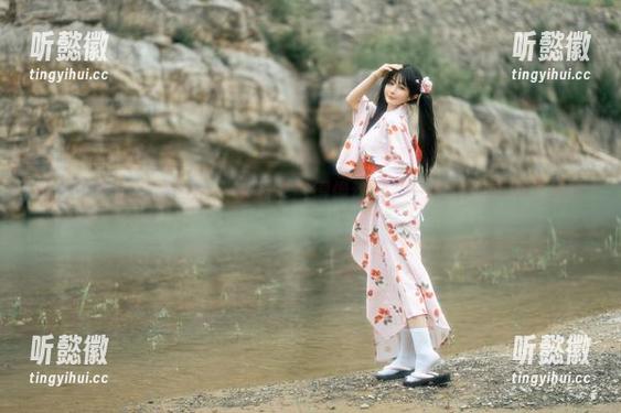 樱井宁宁的纯白cos：资源丰富得像迷宫，一不小心就迷了进去。