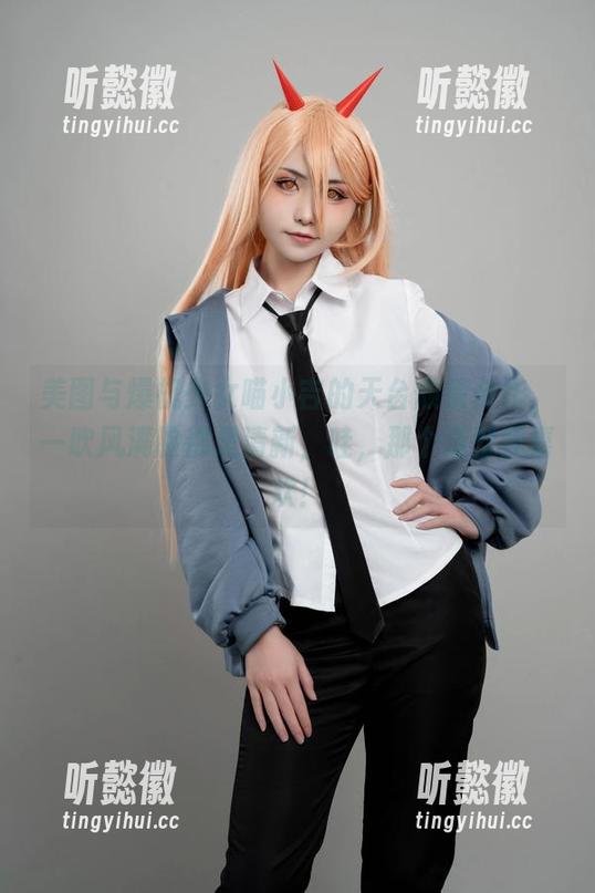 美图与爆机少女喵小吉的天台倾情合作，一吹风满脸都是清新，哇，那个造型我喜欢！